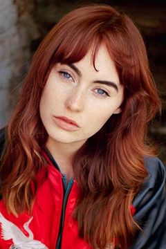 Kim Spearman interpreta Cyber Beauty (uncredited)