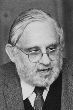 Albert Hague interpreta Psychiatrist