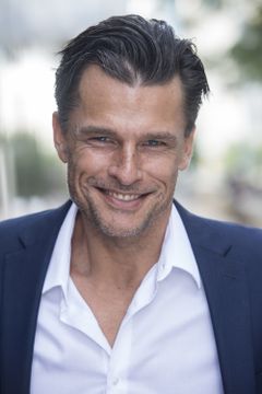 David Christopher interpreta Hot Guy (Uncredited)