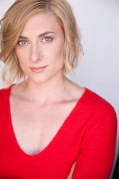 Hartleigh Buwick interpreta Casey