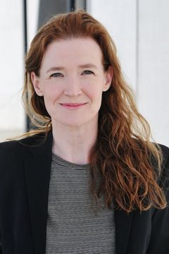 Julika Jenkins interpreta Helen von Holzen, mother