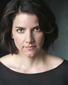 Sivan Raphaely interpreta Mrs. Delgado