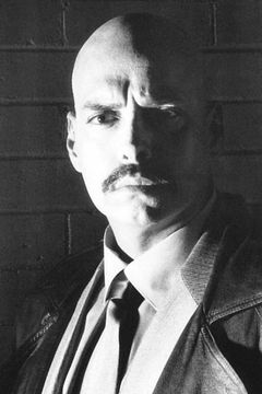 Robert Madrid interpreta José