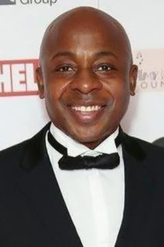 Vas Blackwood interpreta George