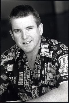 Richard Arnold interpreta Romulan Science Tech (uncredited)
