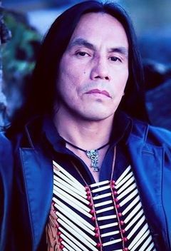 Gerald Auger interpreta Indian (uncredited)