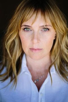 Miranda Bailey interpreta Jennifer
