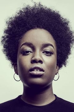 Lolly Adefope interpreta Kate