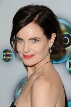 Elizabeth McGovern interpreta Elaine Mozell