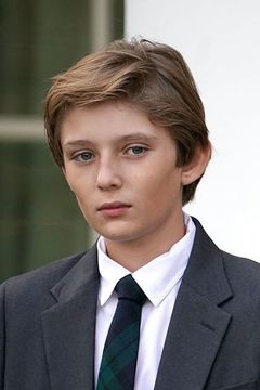 Barron Trump interpreta Self (archive footage)