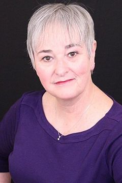 Yvonne E. Davidson interpreta Denise