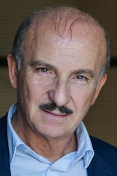 Carlo Buccirosso interpreta Commissario Di Mauro