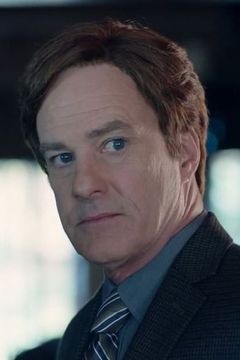 Barclay Hope interpreta Clifford Blossom / Claudius Blossom