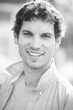 Nick Britton interpreta Guy in Club