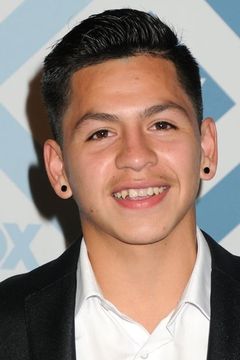 Kevin Hernandez interpreta Kid
