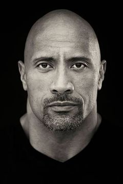 Dwayne Johnson interpreta Spencer Strassmore