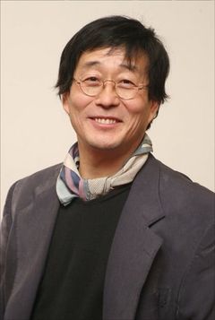 Kim Chang-wan interpreta Reporter Kim