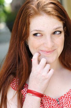 Jenny Jaffe interpreta Donna