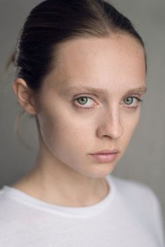 Clea Martin interpreta Ex girlfriend (uncredited)