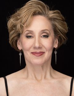 Joanna Glushak interpreta Elyse Shapiro