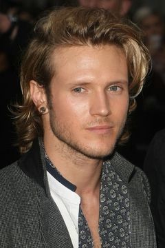 Dougie Poynter interpreta Himself - McFly Band Member