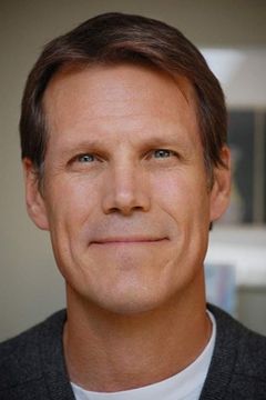 Scott Kraft interpreta Natalie's Dad