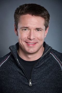 Wade Thalberg interpreta Prison Guard