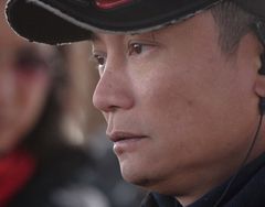 Jacob Cheung interpreta Cafe Cashier