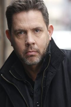Jeff Caperton interpreta Blake Marshall