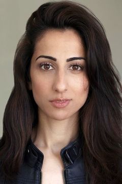 Elif Knight interpreta Mother