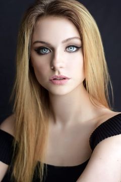 Maddie Phillips interpreta Katie