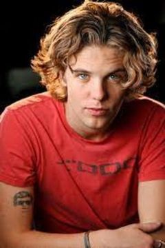 Phoenix Parnevik interpreta Partygoer