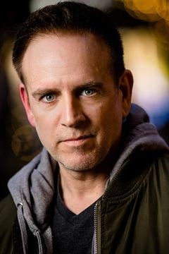 Jeff Cole interpreta Van Nuys Judge