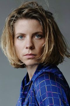 Thea Rasche interpreta Augustine