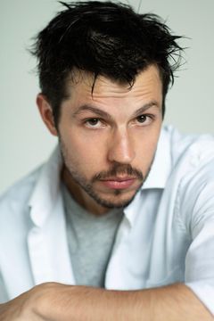 Andrés Delgado interpreta Salinas' Brother