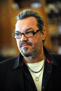 Juha Veijonen interpreta Raavas (voice)