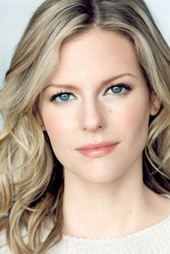 Chelsey Crisp interpreta Sarah