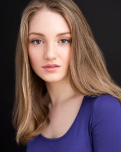 Marissa Miller interpreta Summer Camper