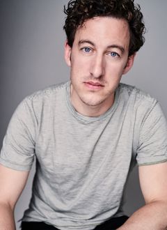 Oliver Powell interpreta Star Labs Cleaning Staff