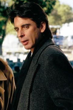 William Converse-Roberts interpreta Dr. Wick Sachs