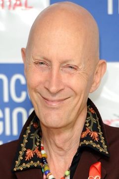 Richard O'Brien interpreta Lord Hampton
