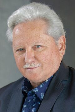 Larry W. Bowen interpreta Businessman (uncredited)