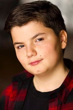 Max Calinescu interpreta Chase (voice)