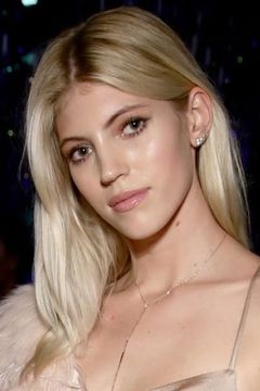 Devon Windsor interpreta Jill