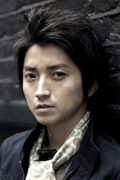 Tatsuya Fujiwara interpreta Geralt (voice)
