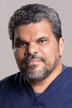 Luis Guzmán interpreta Angelo (voice)