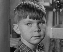 Denis Gilmore interpreta Jamie McNab