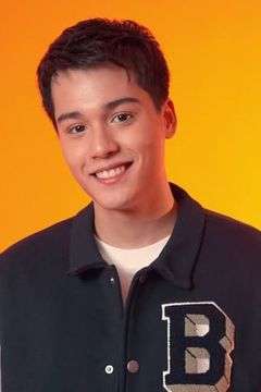 Robbie Jaworski interpreta Lester