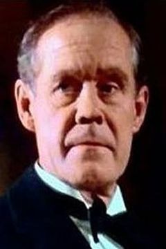 Roger Milner interpreta Duke of Mertons Footman