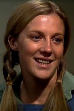 Sally Cahill interpreta Deb